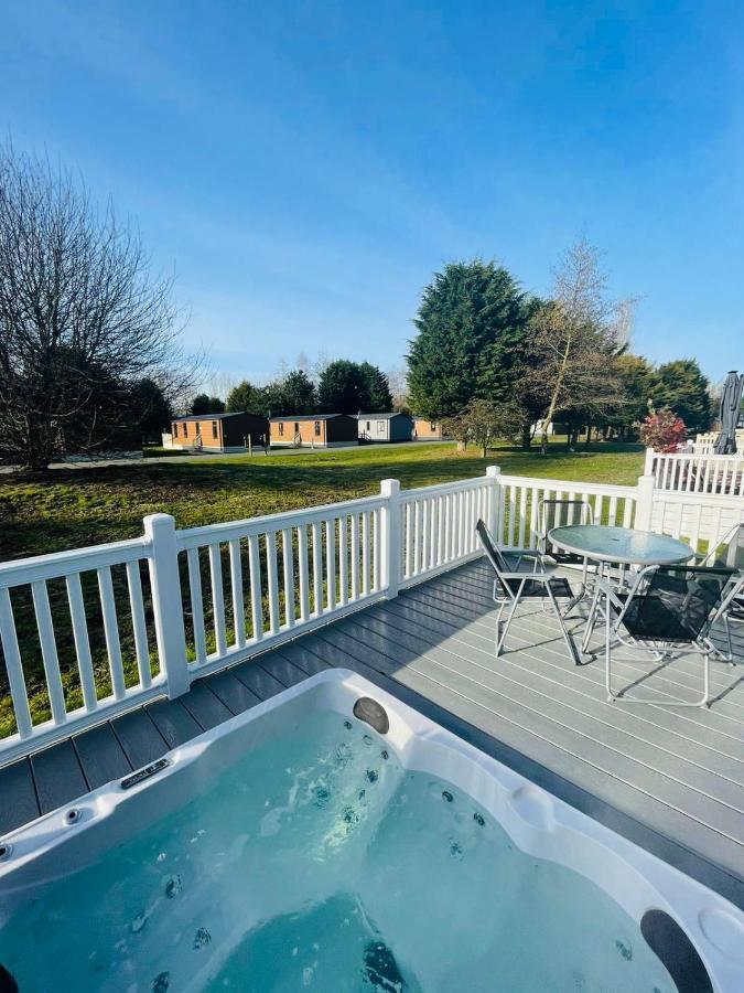 Brians Lodge With Hot Tub ポックリントン エクステリア 写真